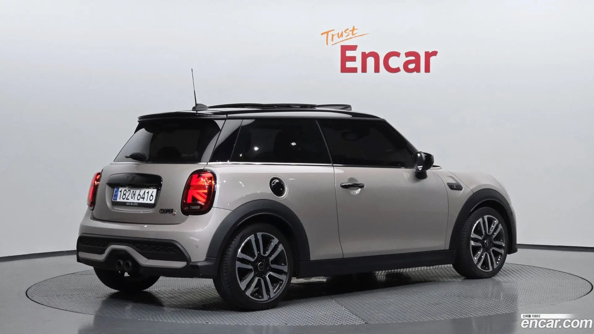 Main__Slider__Photo:Cooper Mini 2023.7-1