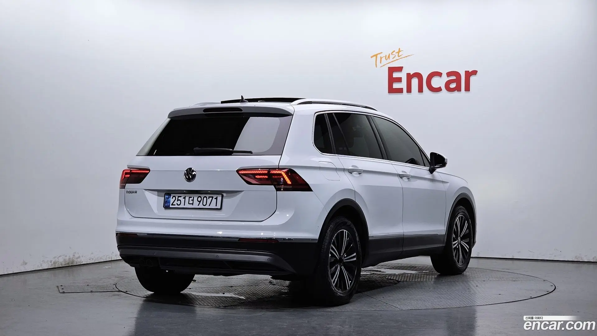 Main__Slider__Photo:Tiguan Volkswagen 2020.6-1