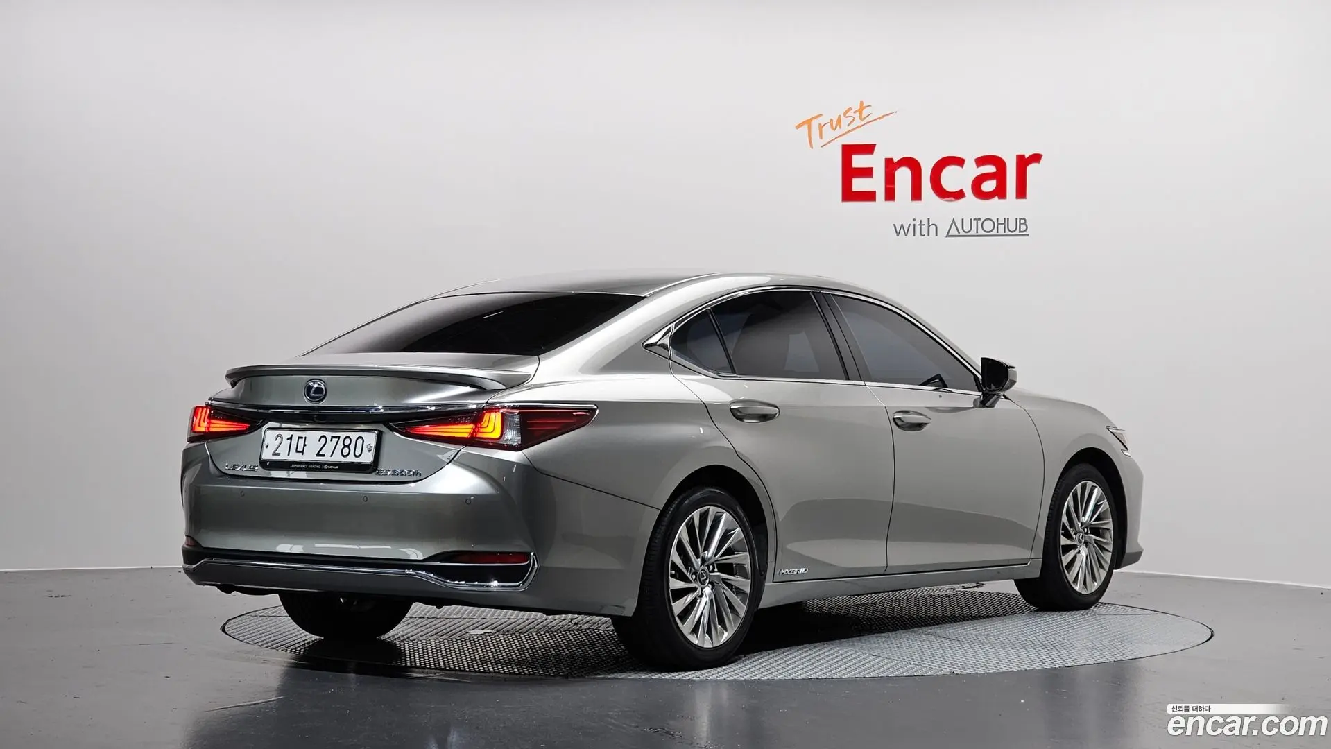 Main__Slider__Photo:ES Lexus 2018.9-1