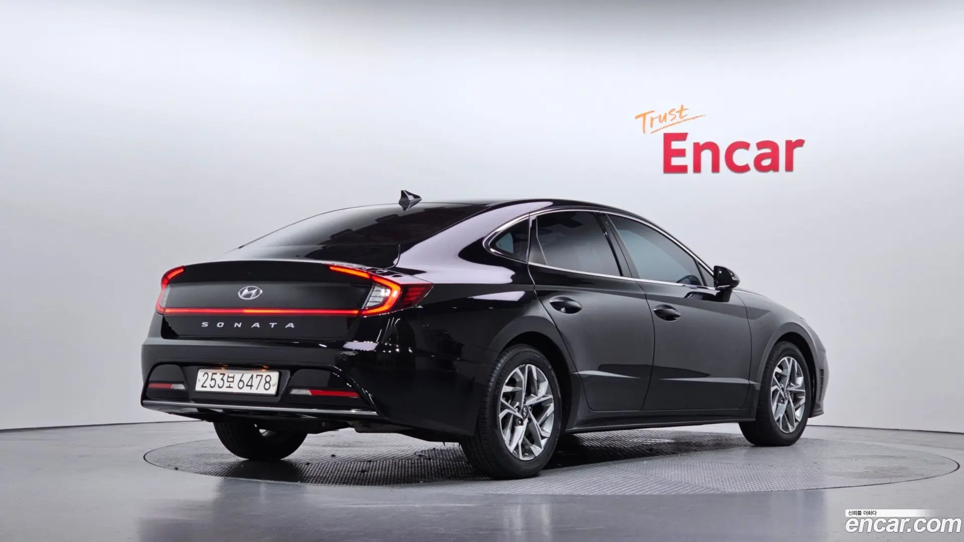 Main__Slider__Photo:Sonata Hyundai 2022.3-1