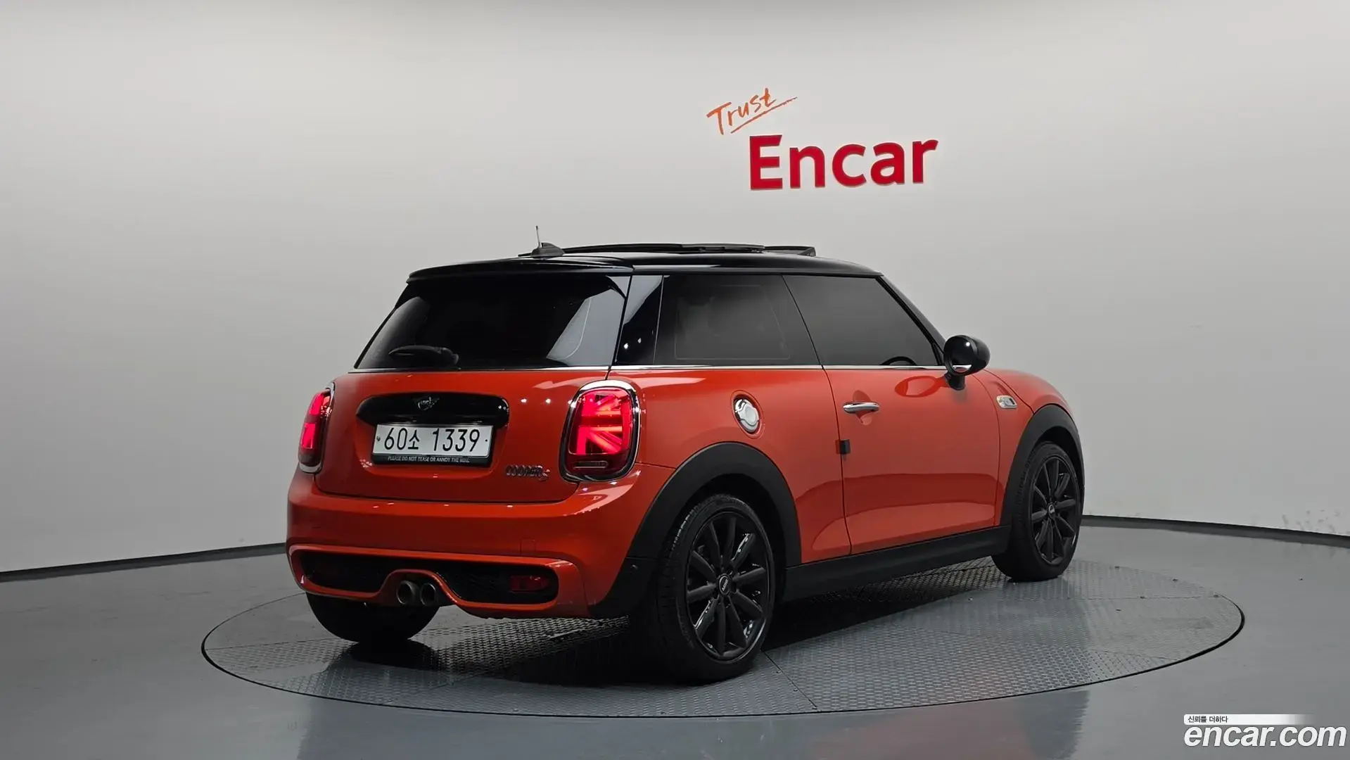 Main__Slider__Photo:Cooper Mini 2018.7-1