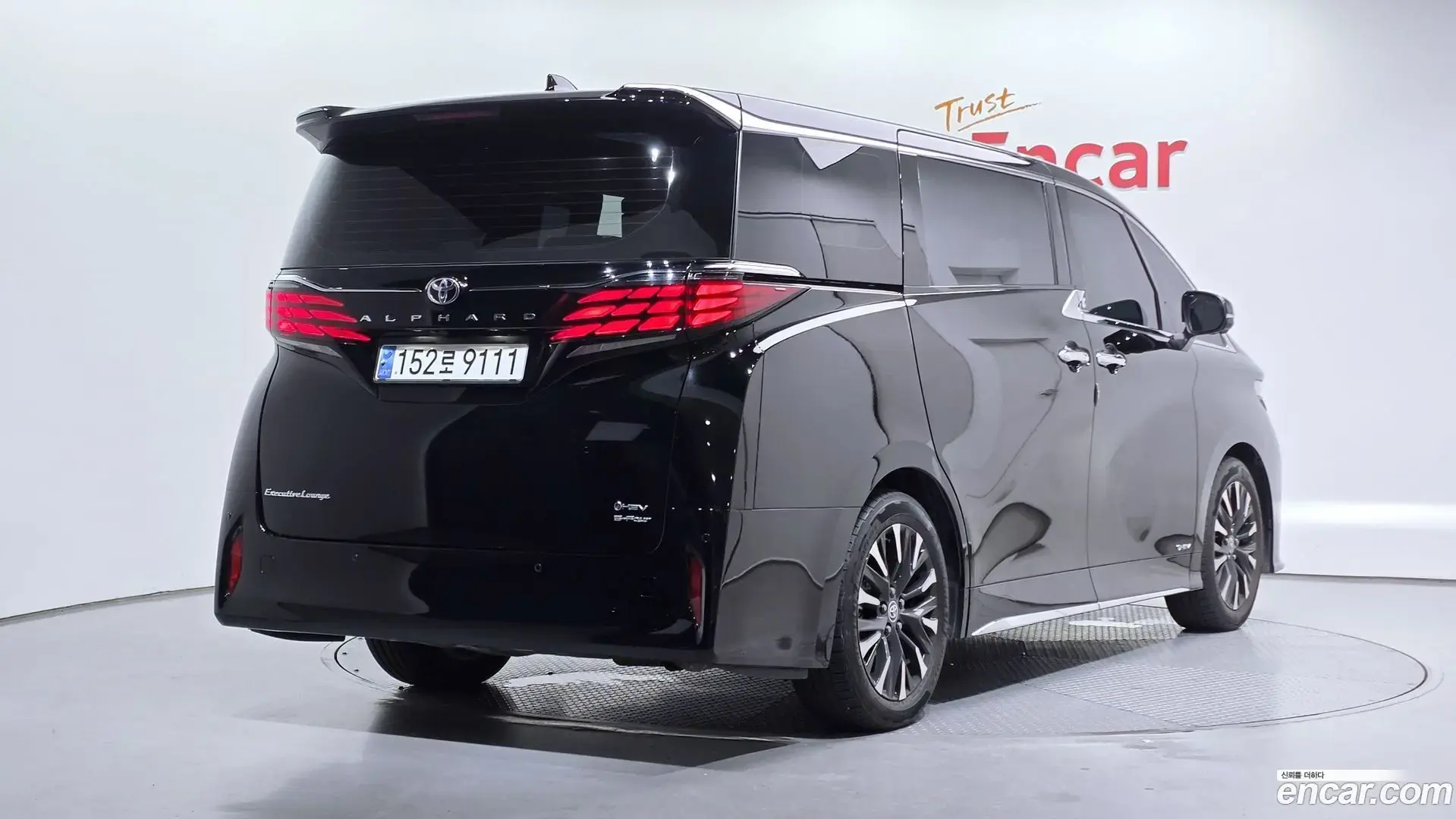 Main__Slider__Photo:Alphard Toyota 2023.10-1