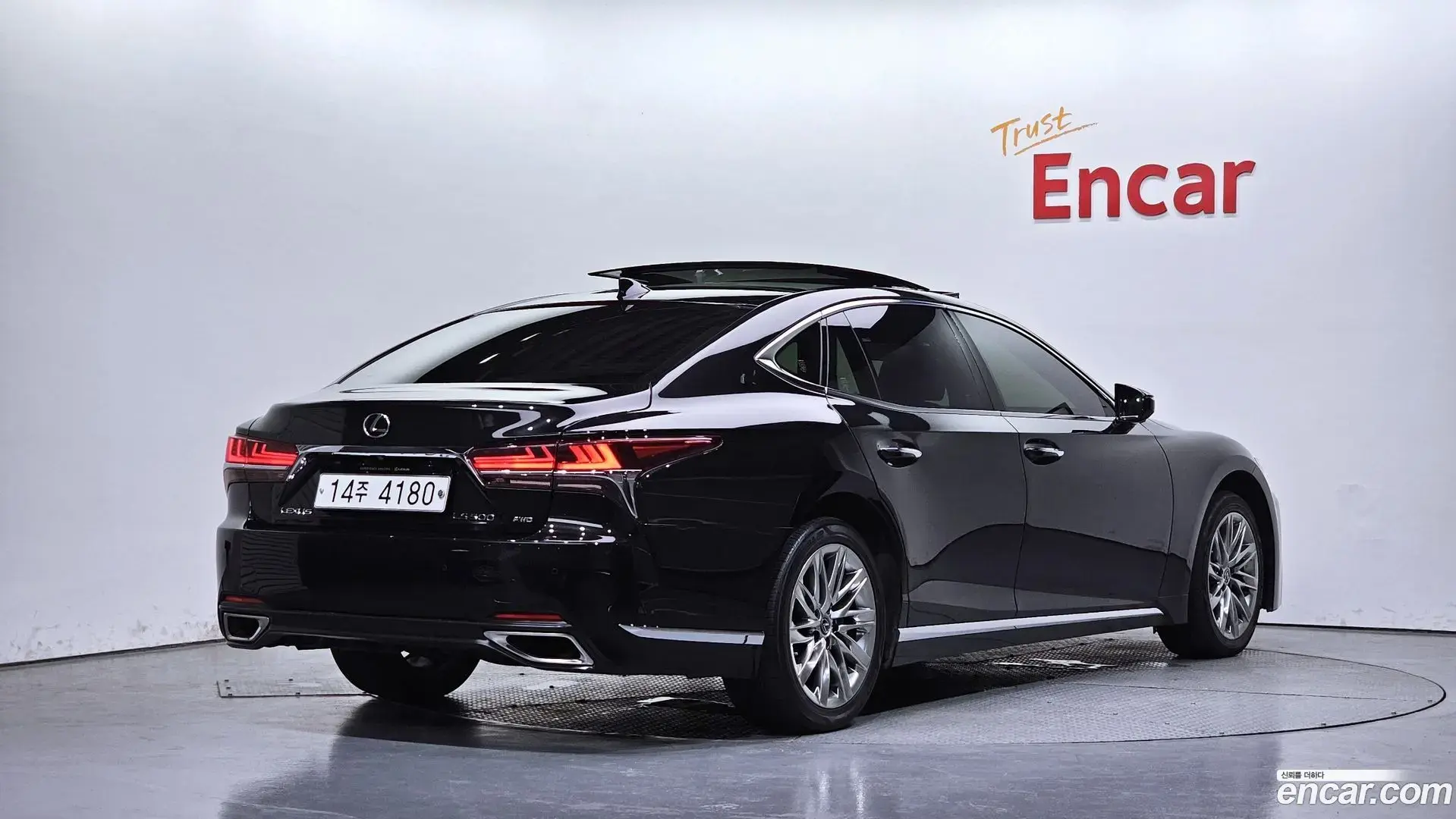 Main__Slider__Photo:LS Lexus 2018.11-1