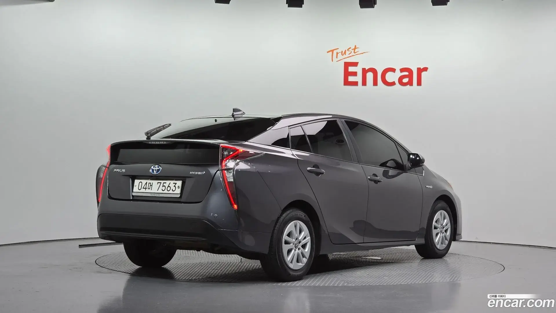 Main__Slider__Photo:Prius Toyota 2017.1-1
