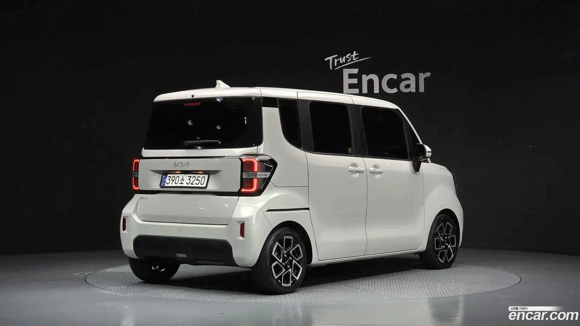 Main__Slider__Photo:RAY Kia 2023.3-1