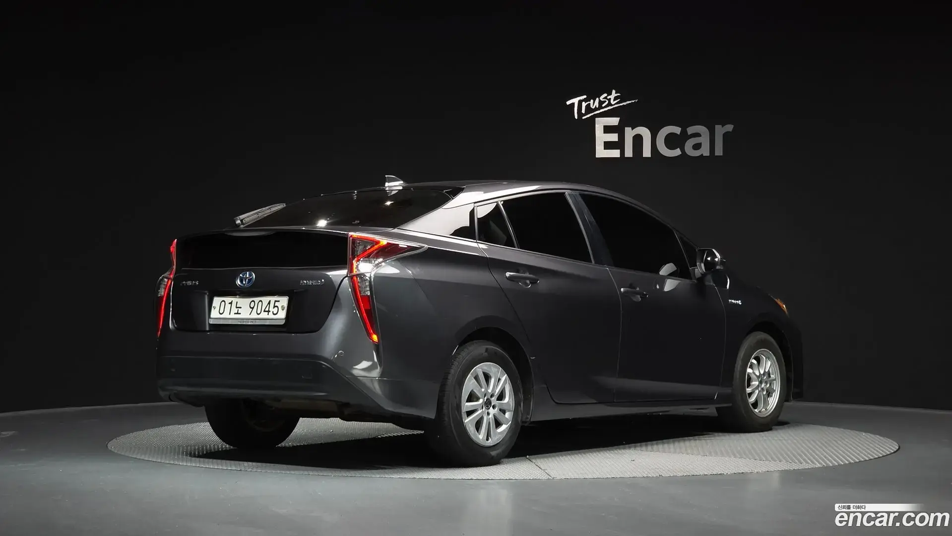 Main__Slider__Photo:Prius Toyota 2017.5-1