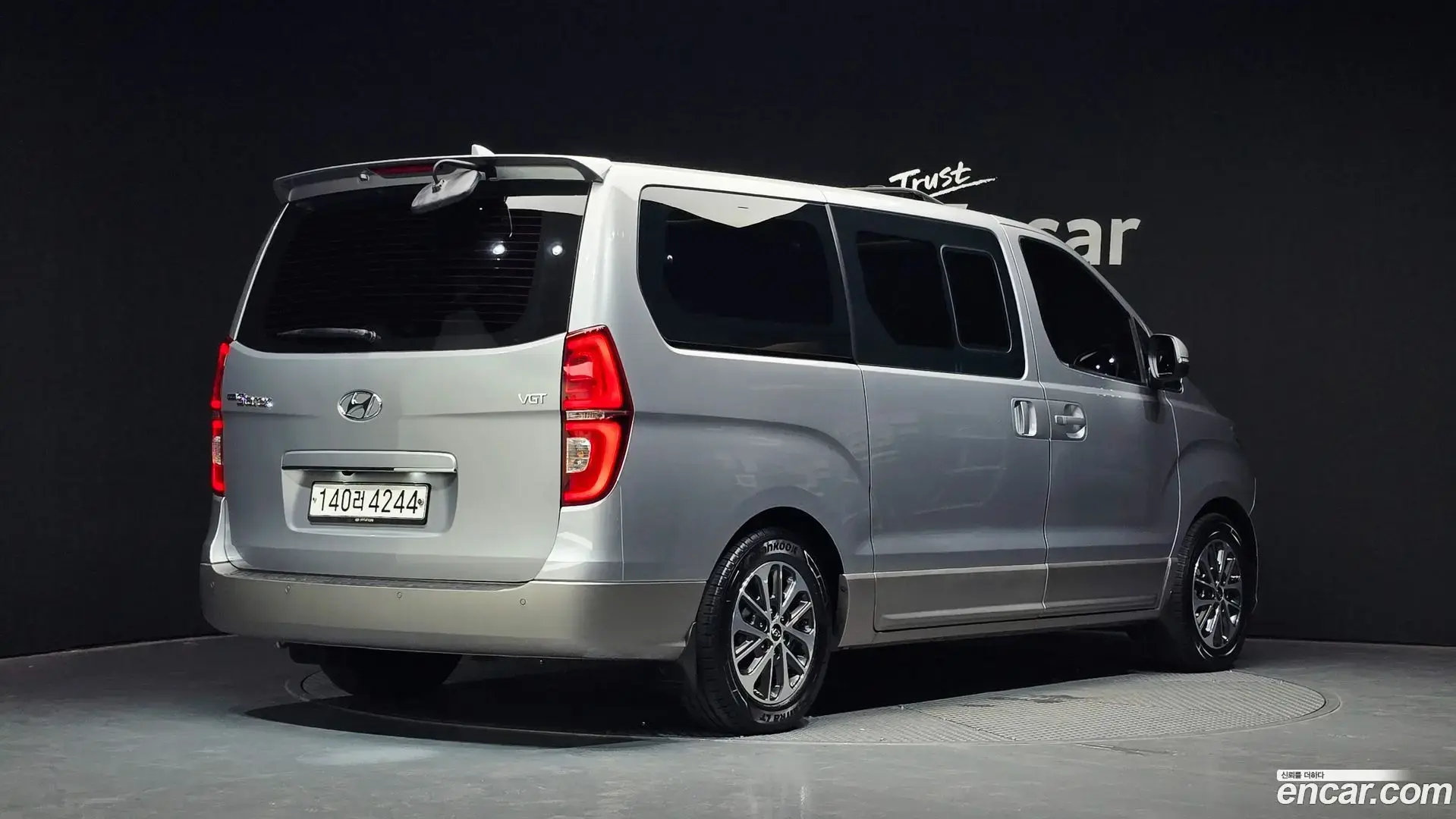 Main__Slider__Photo:Starex Hyundai 2019.1-1