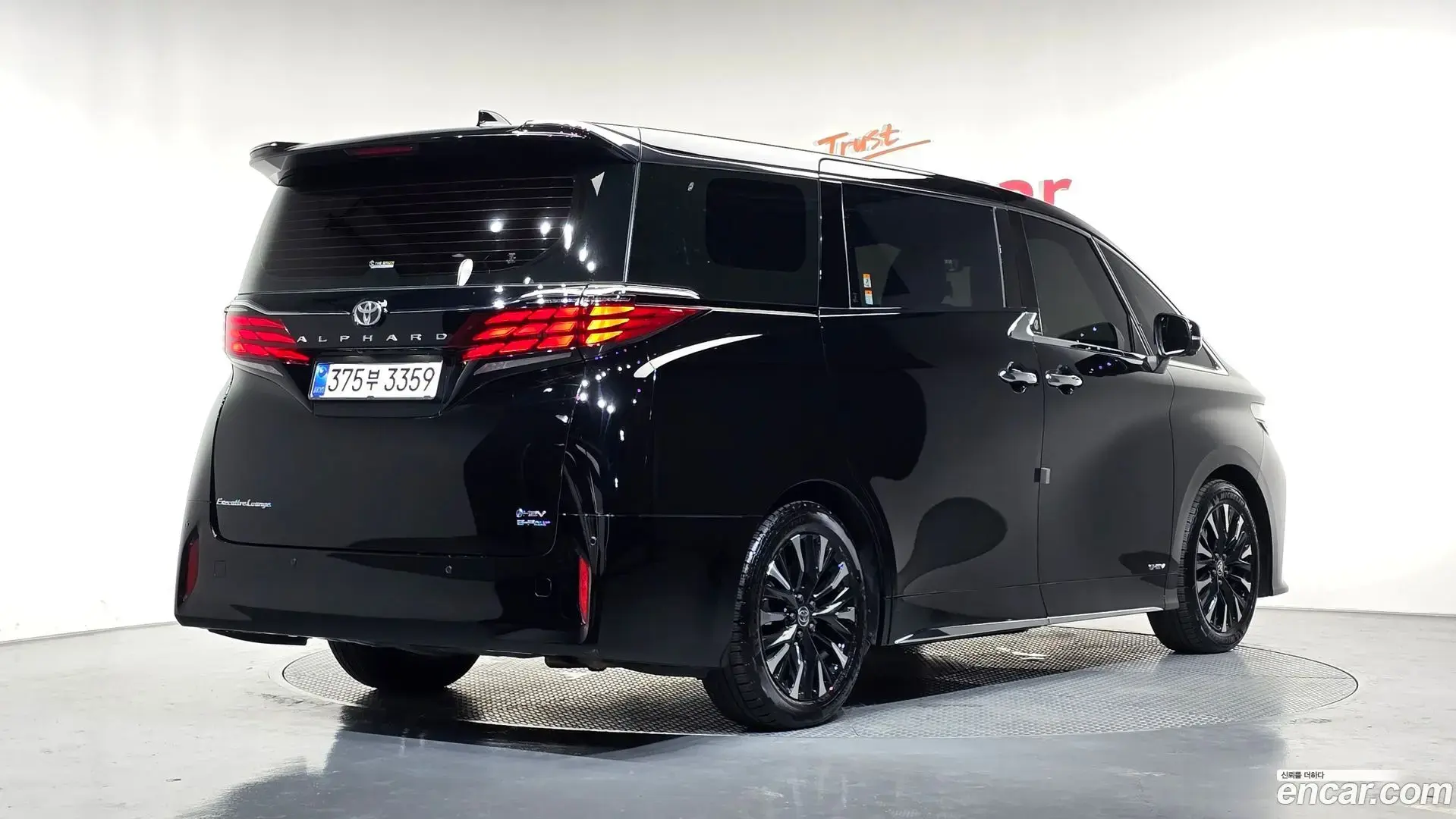 Main__Slider__Photo:Alphard Toyota 2025.7-1