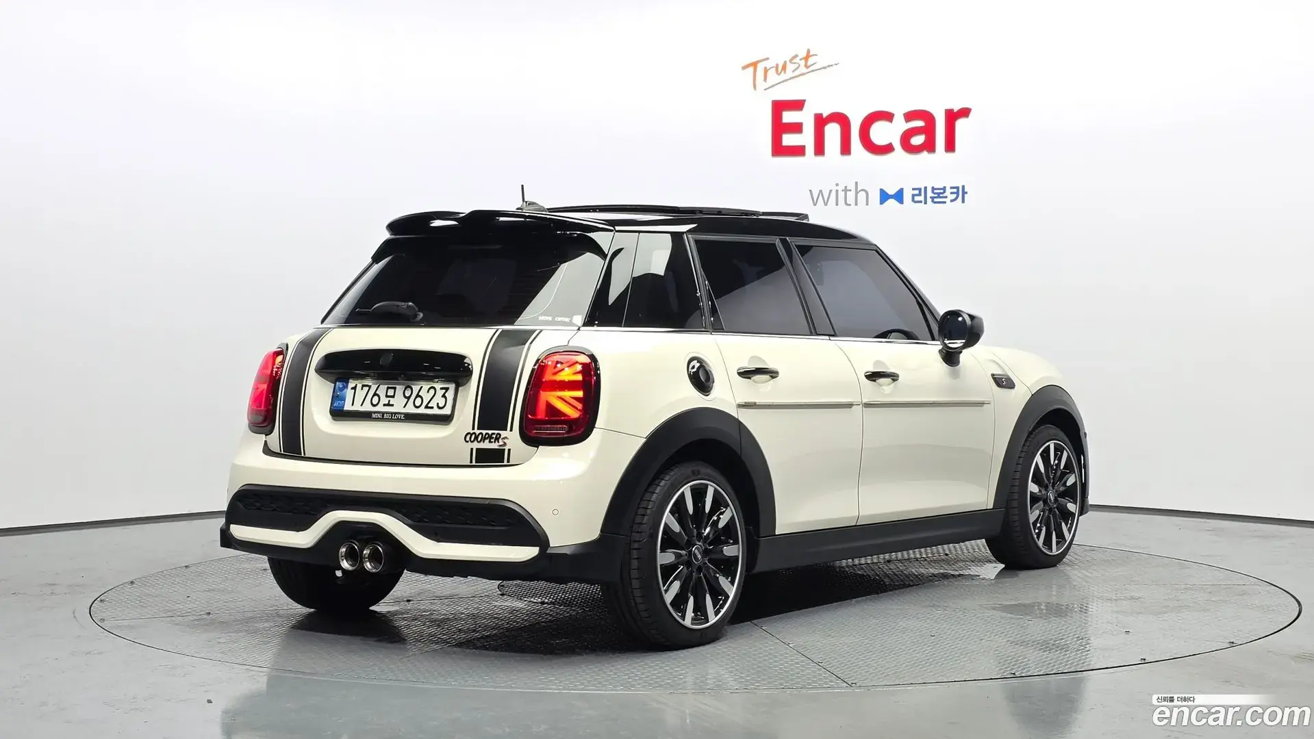 Main__Slider__Photo:Cooper Mini 2022.1-1