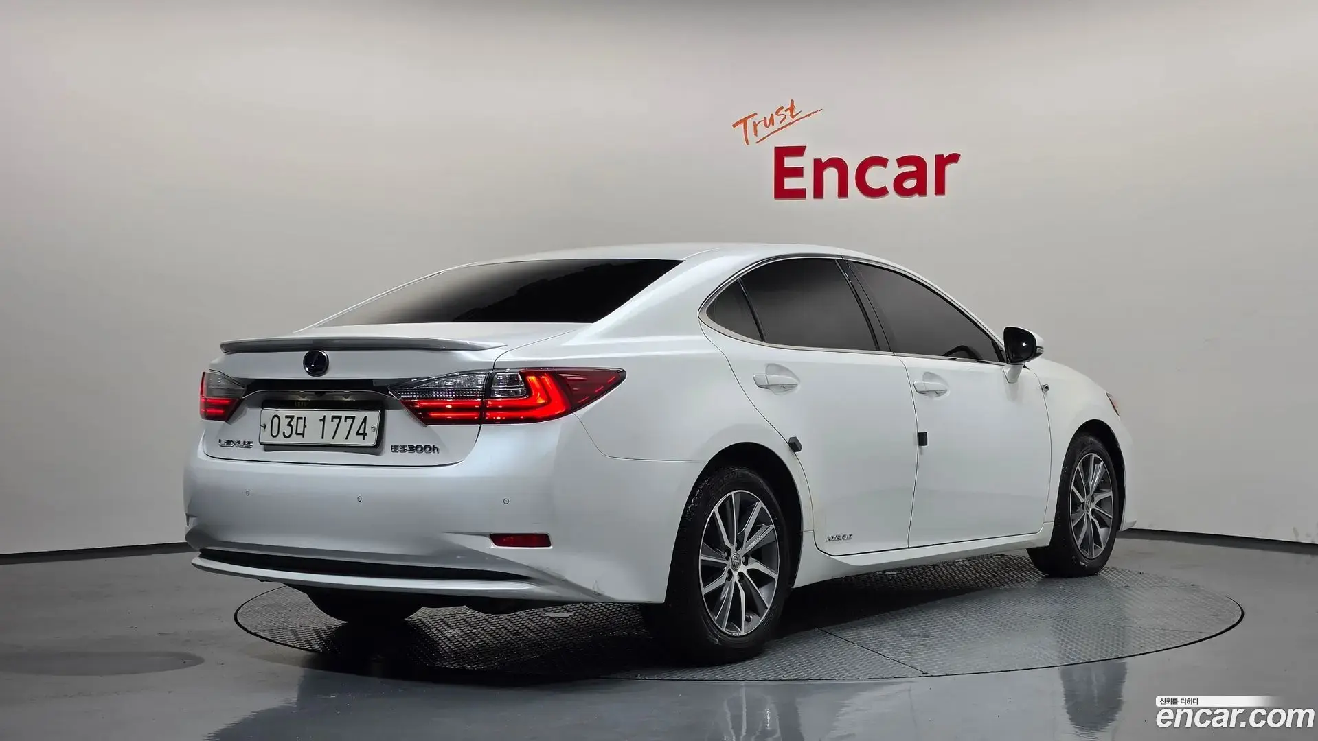 Main__Slider__Photo:ES Lexus 2017.2-1