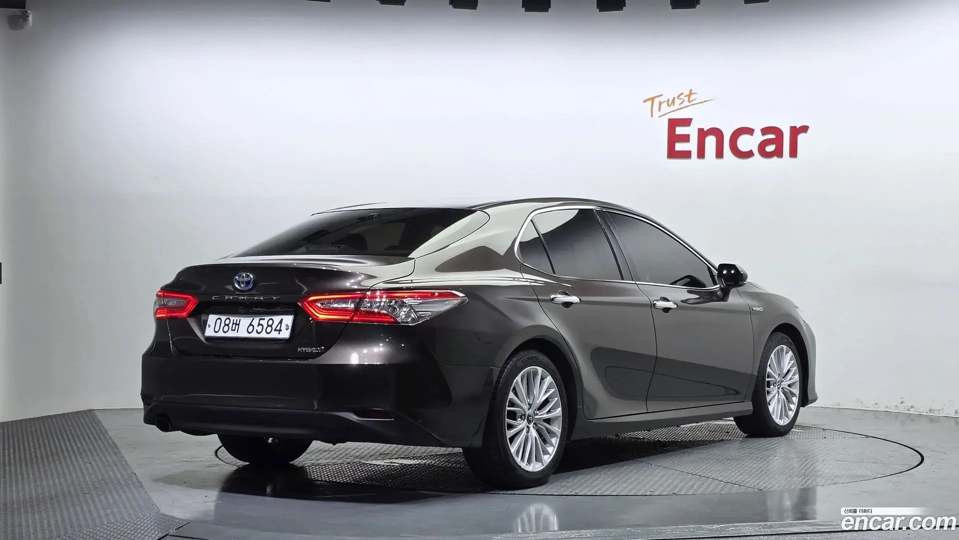 Main__Slider__Photo:Camry Toyota 2019.4-1