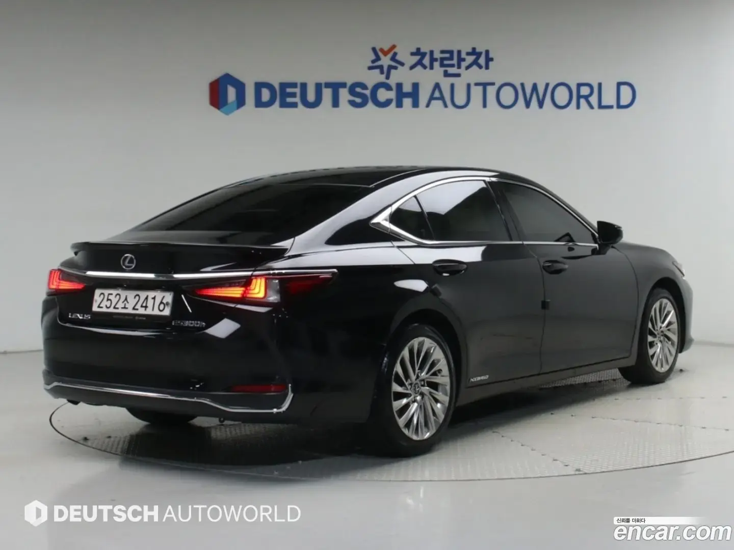 Main__Slider__Photo:ES Lexus 2020.11-1
