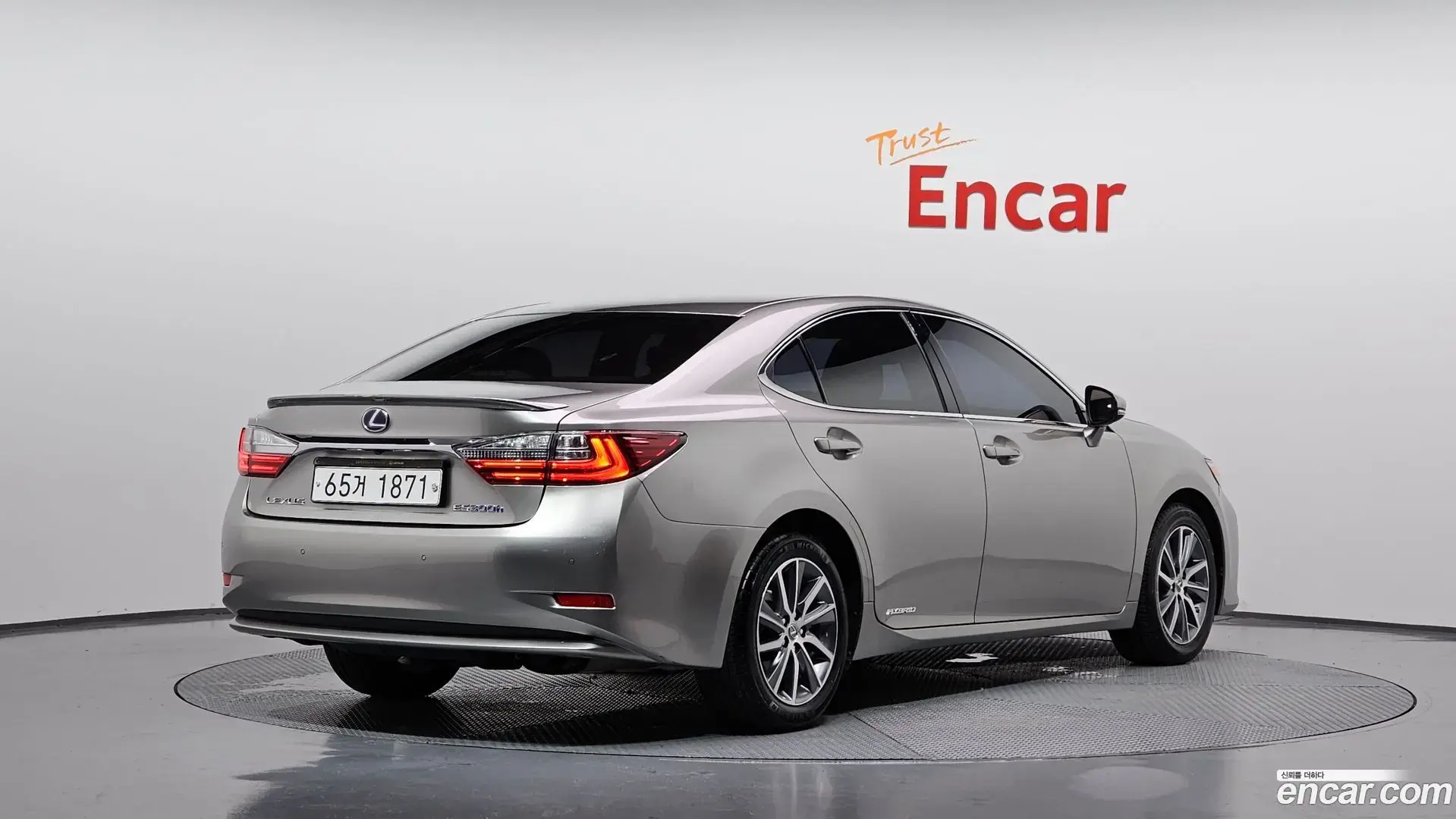 Main__Slider__Photo:ES Lexus 2018.6-1