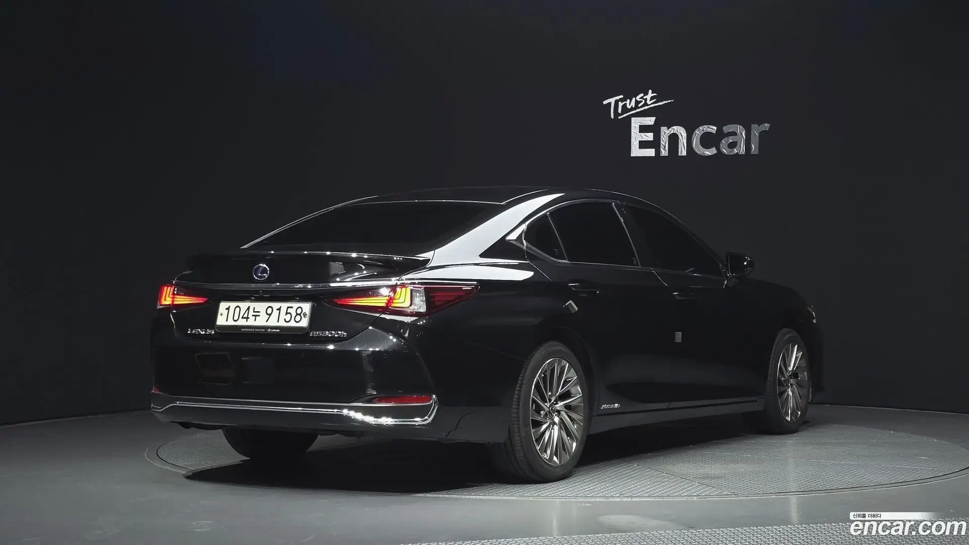 Main__Slider__Photo:ES Lexus 2021.6-1
