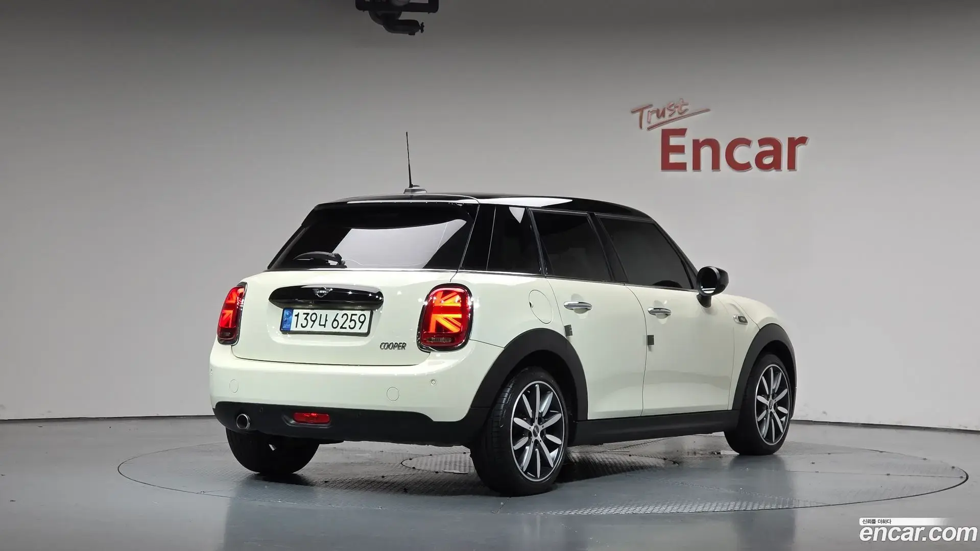 Main__Slider__Photo:Cooper Mini 2020.11-1