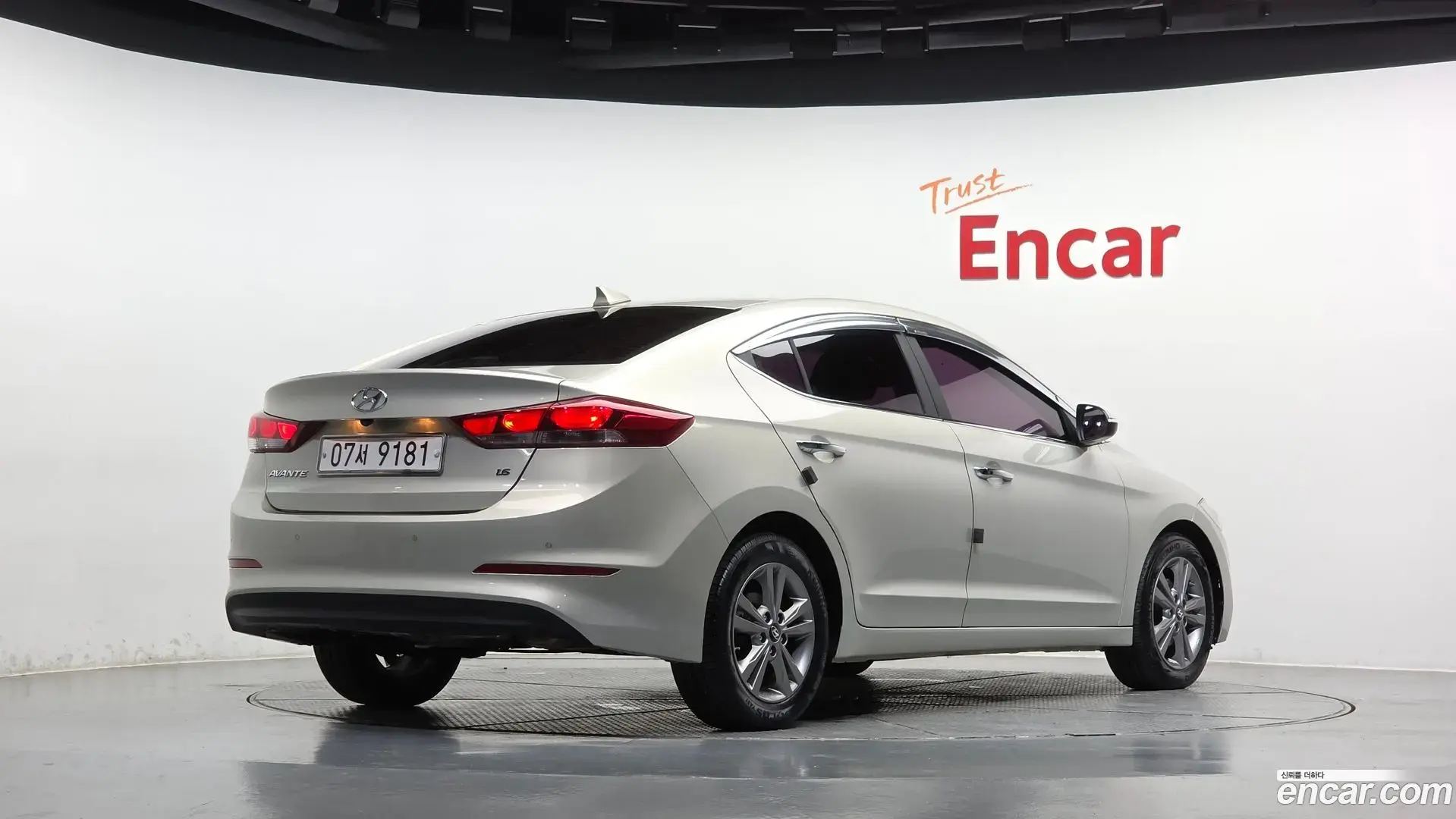 Main__Slider__Photo:AVANTE Hyundai 2018.0-1