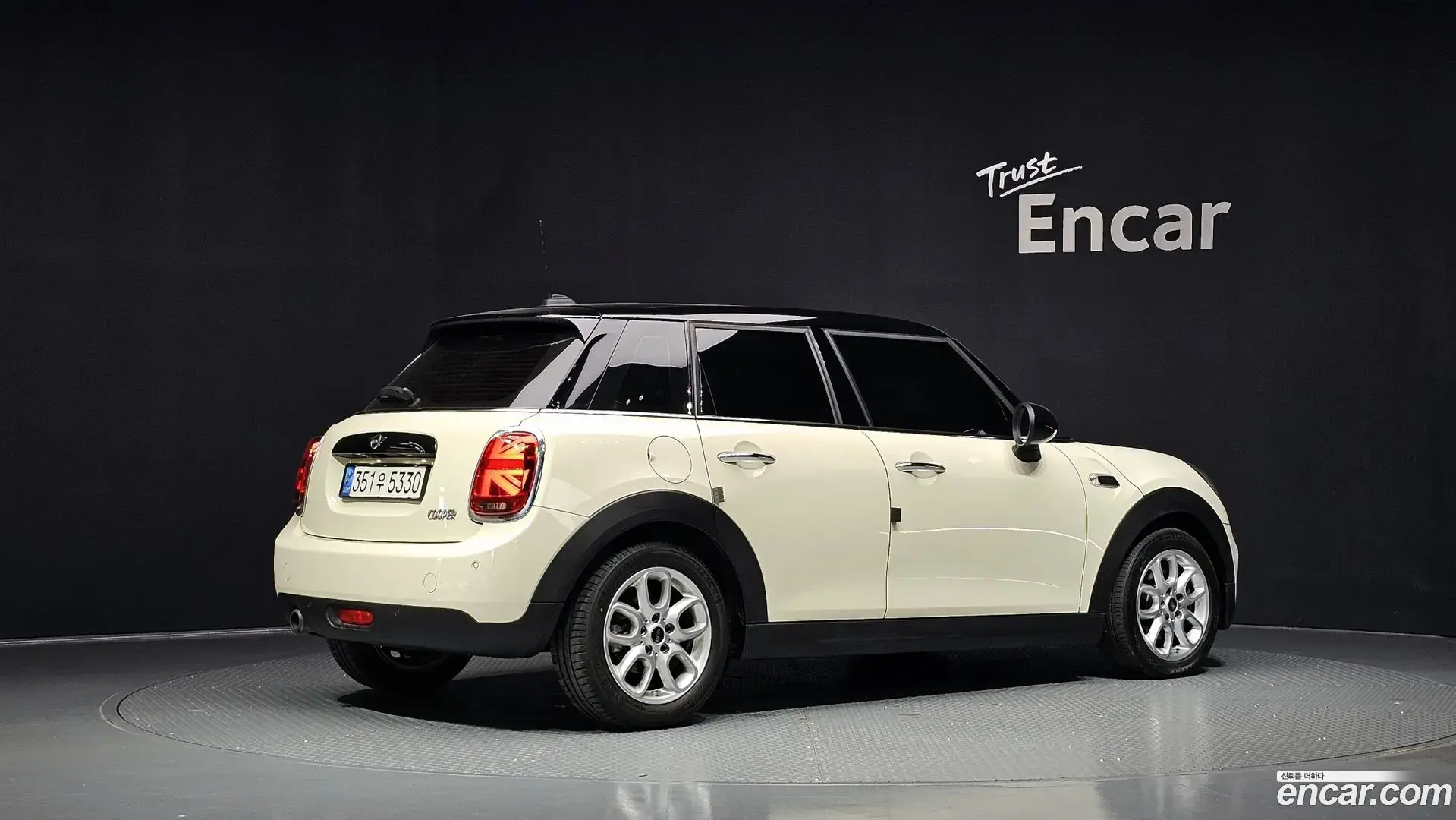Main__Slider__Photo:Cooper Mini 2018.7-1
