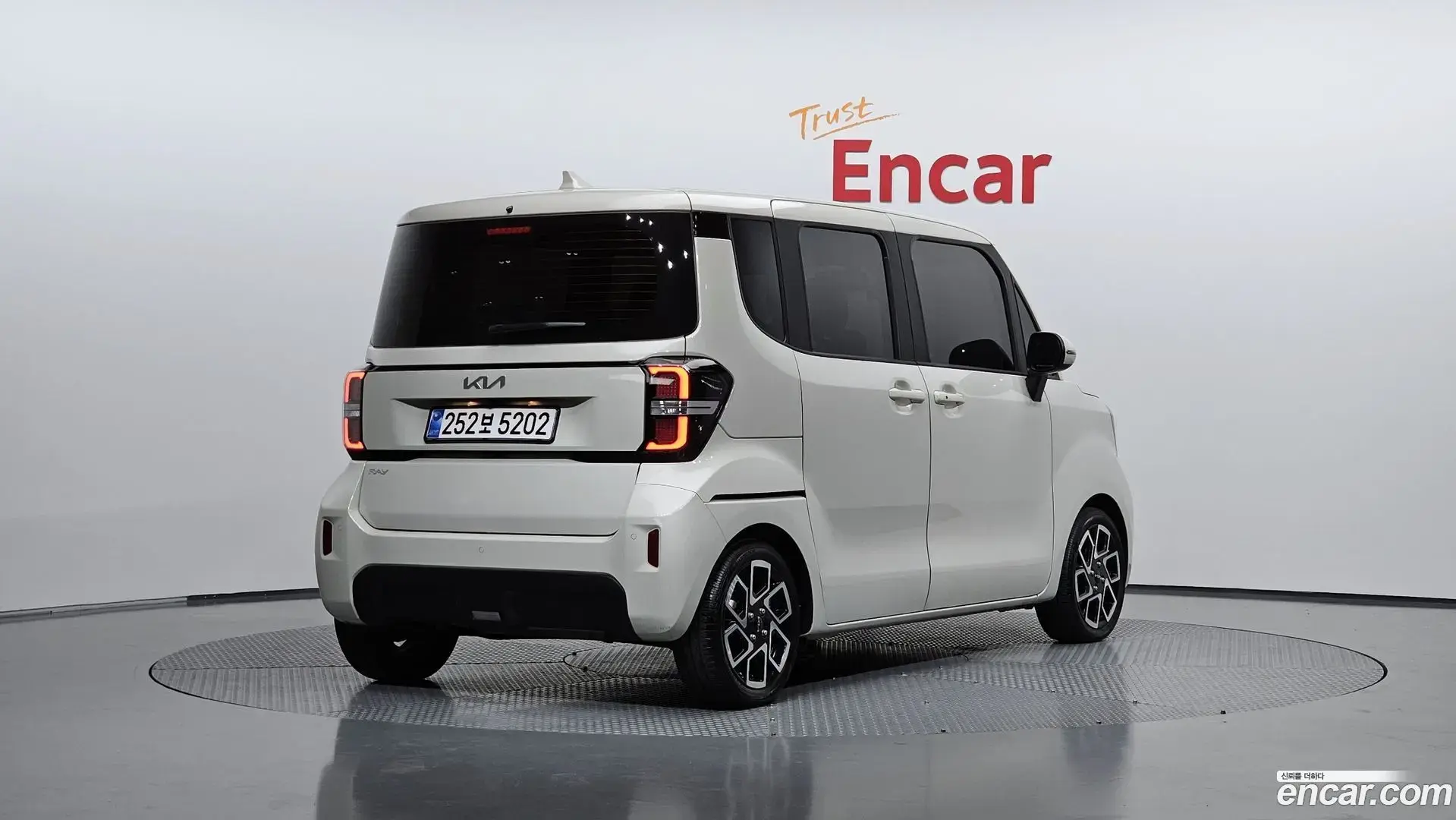 Main__Slider__Photo:RAY Kia 2025.3-1