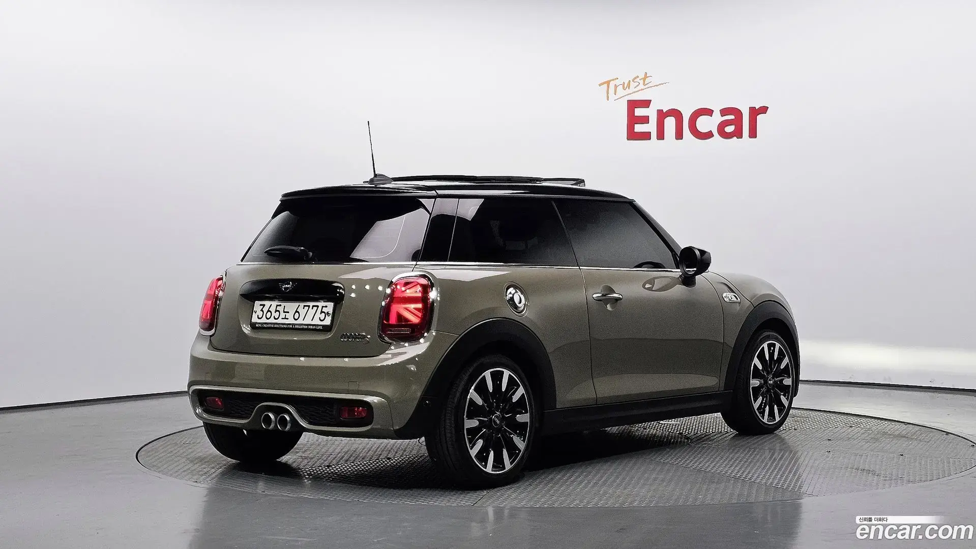 Main__Slider__Photo:Cooper Mini 2020.7-1