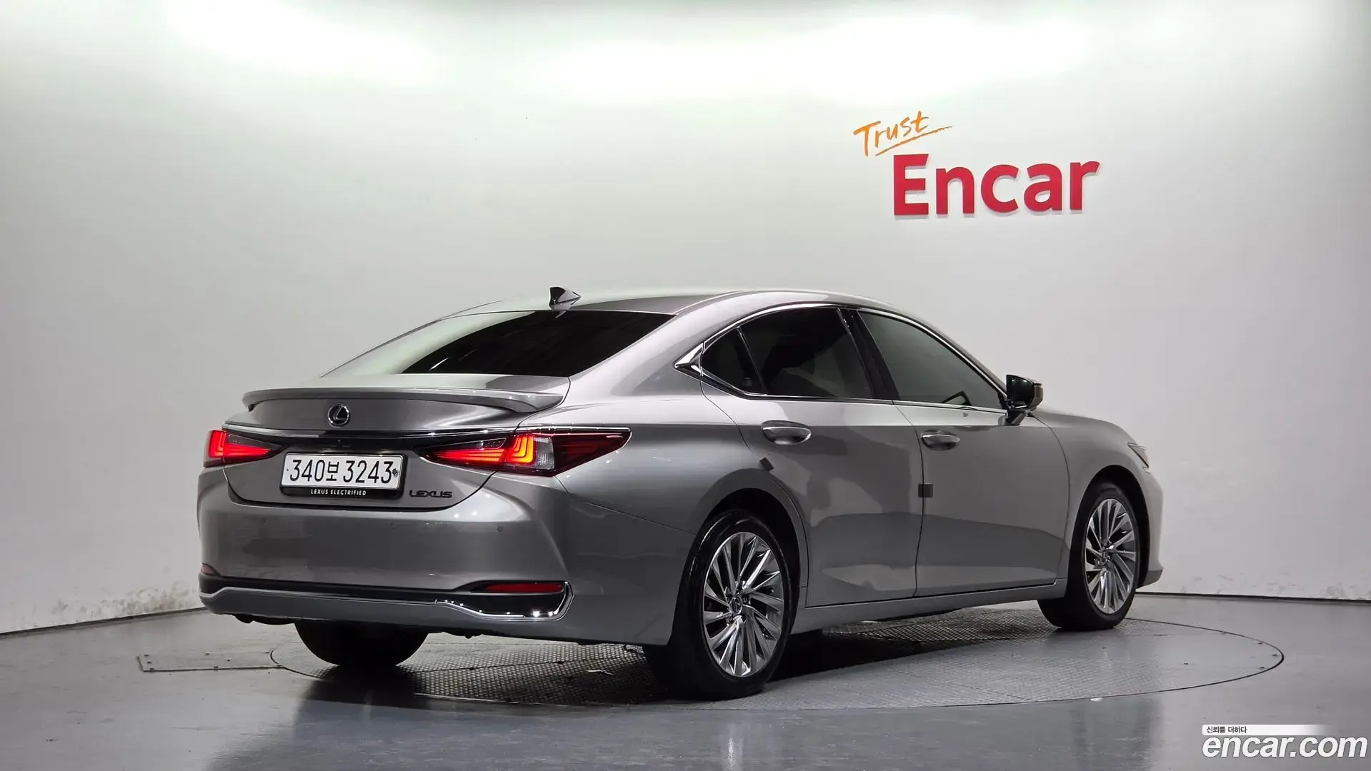 Main__Slider__Photo:ES Lexus 2023.5-1