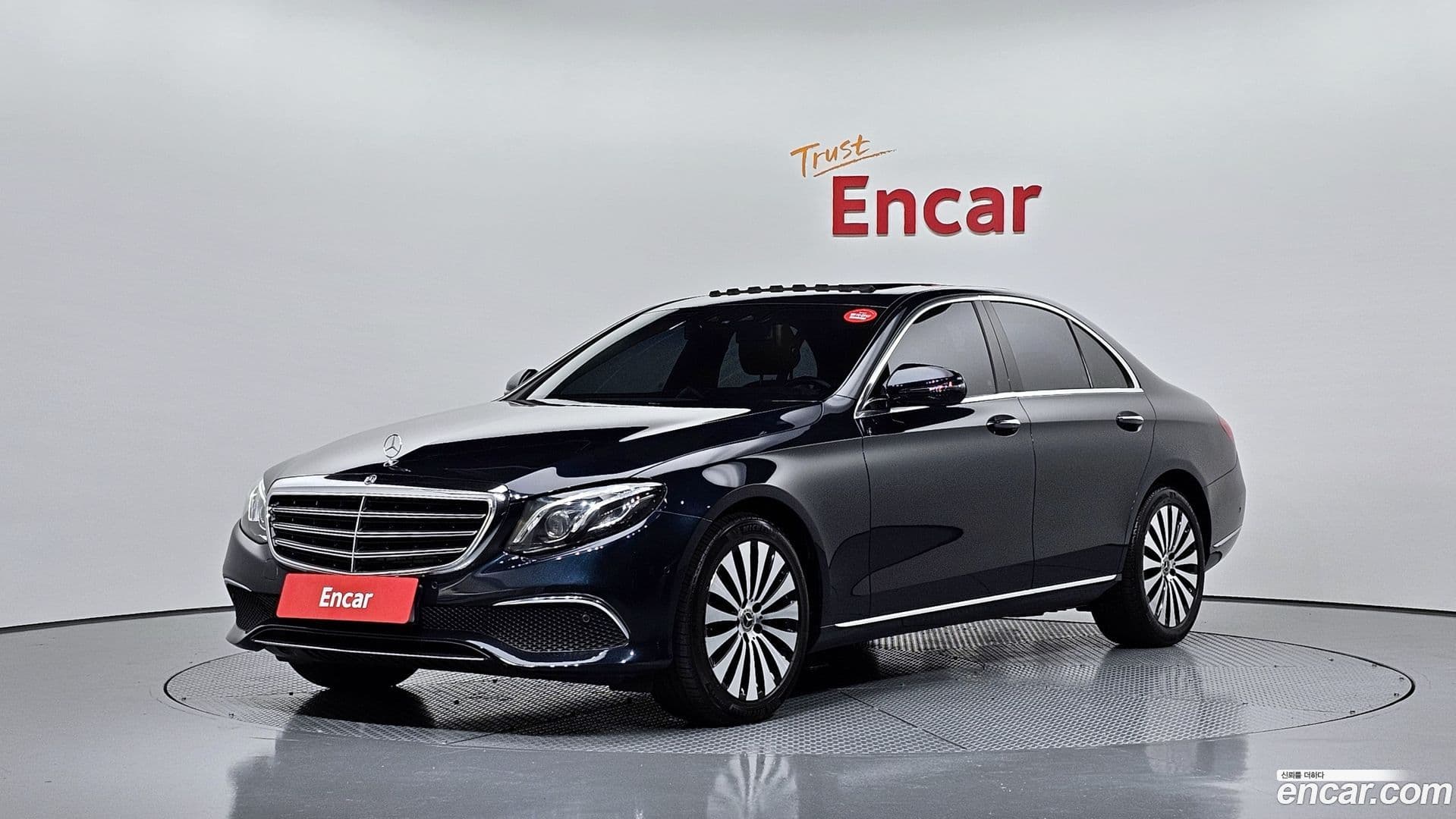 Main__Slider__Photo:E-Class Mercedes-Benz 2017.8-0
