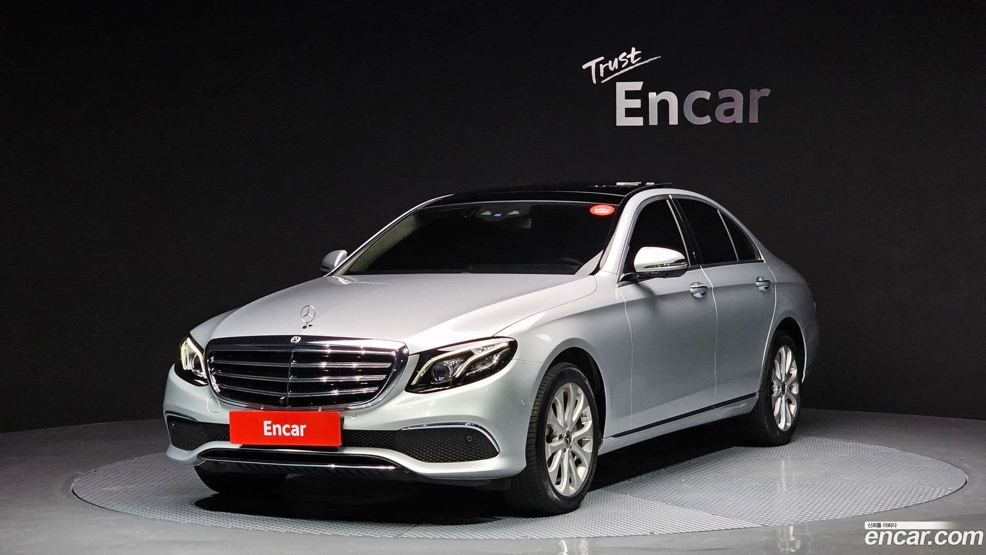 Main__Slider__Photo:E-Class Mercedes-Benz 2019.5-0