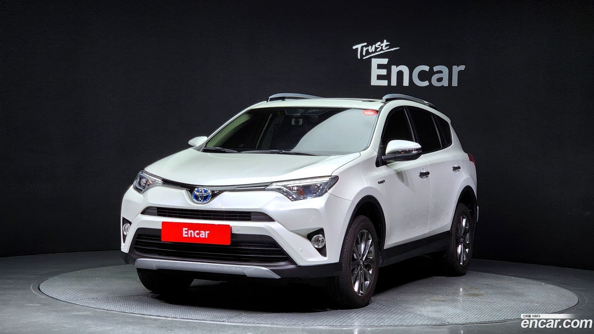 Main__Slider__Photo:RAV4 Toyota 2017.0-0
