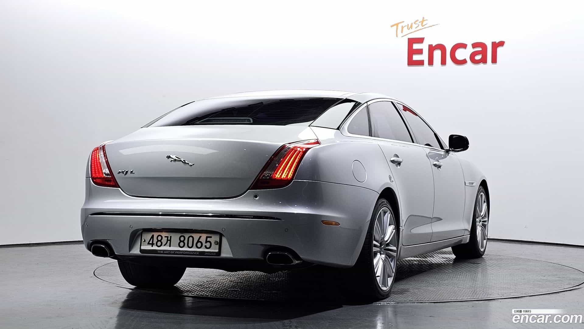 XJ Jaguar 2012.11-OUTER-002