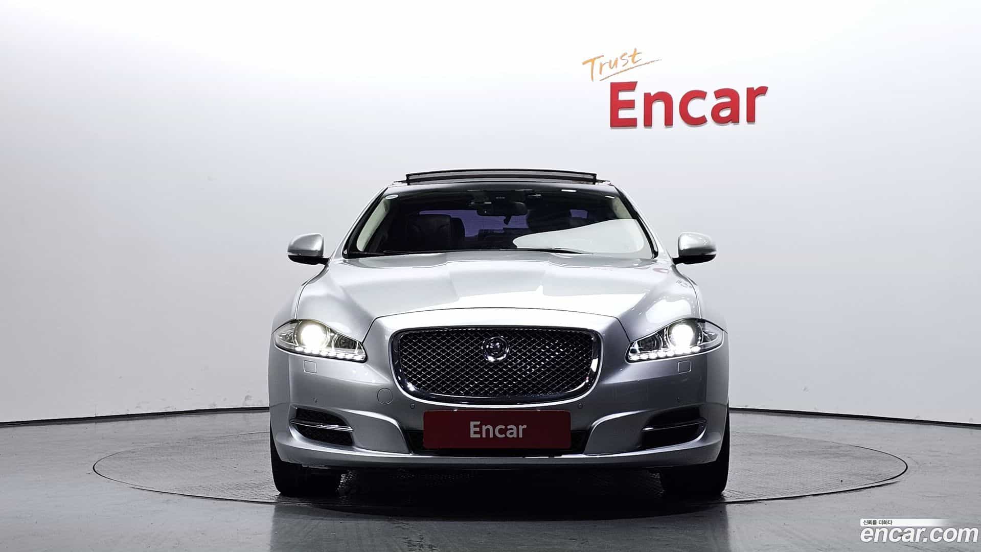 XJ Jaguar 2012.11-OUTER-003