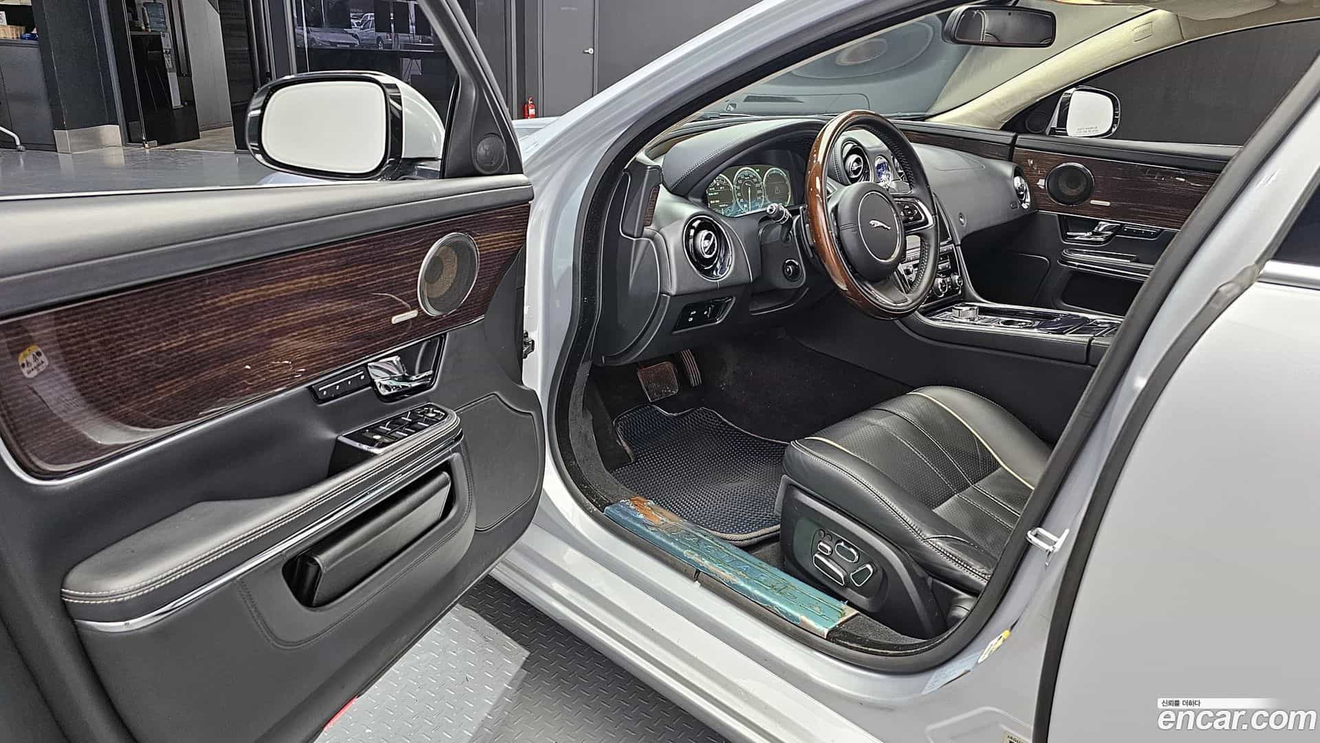 XJ Jaguar 2012.11-OPTION-015