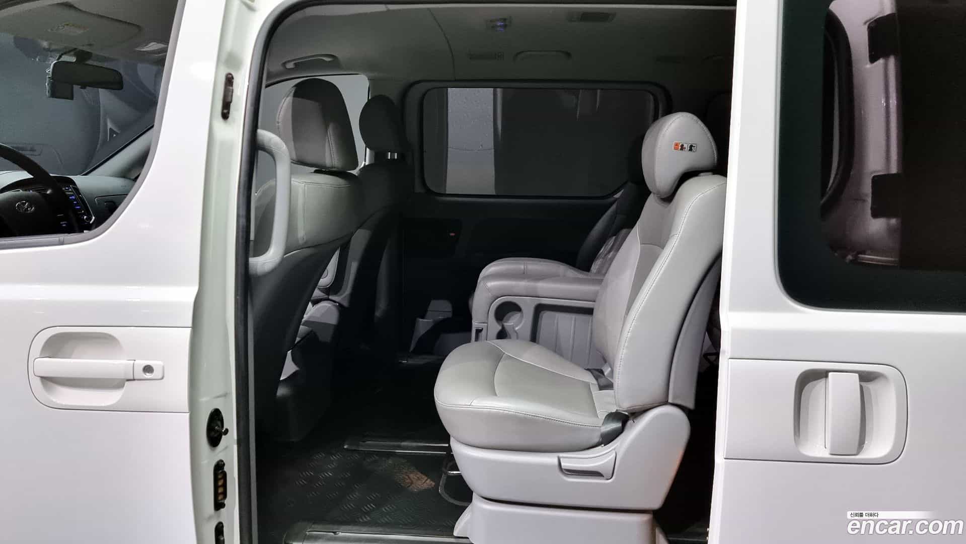 Starex Hyundai 2018.7-OPTION-016
