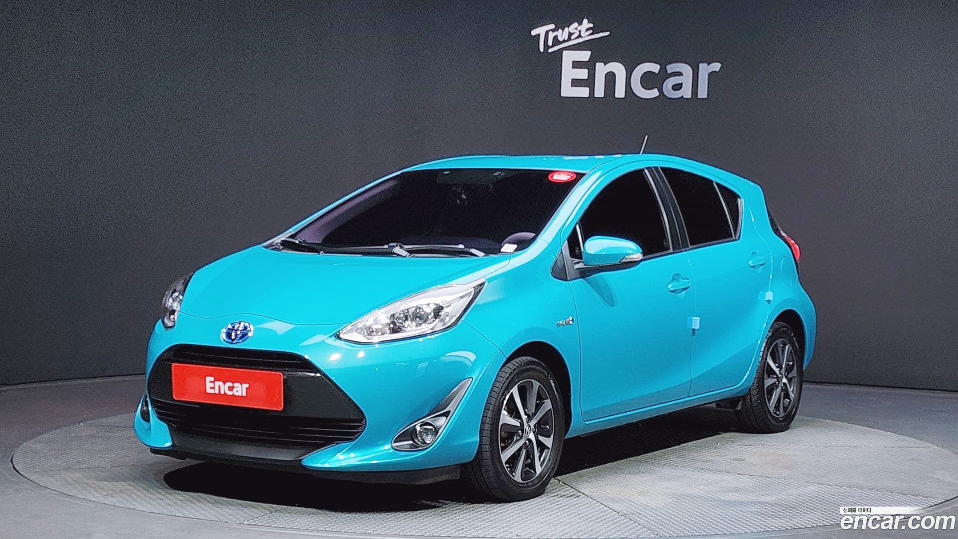 Main__Slider__Photo:Prius Toyota 2018.6-0