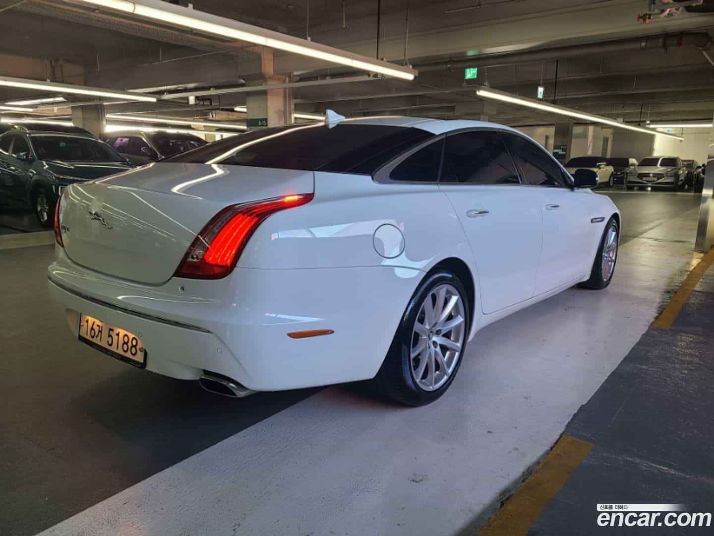 XJ Jaguar 2013.11-OUTER-005