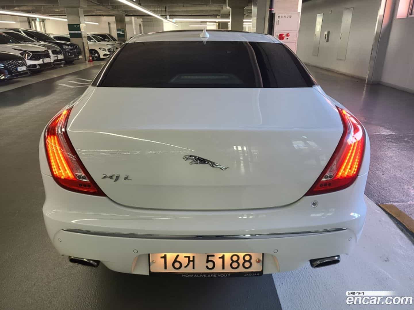 XJ Jaguar 2013.11-INNER-006