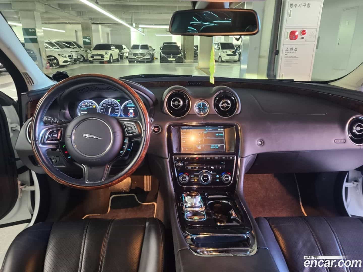XJ Jaguar 2013.11-INNER-010