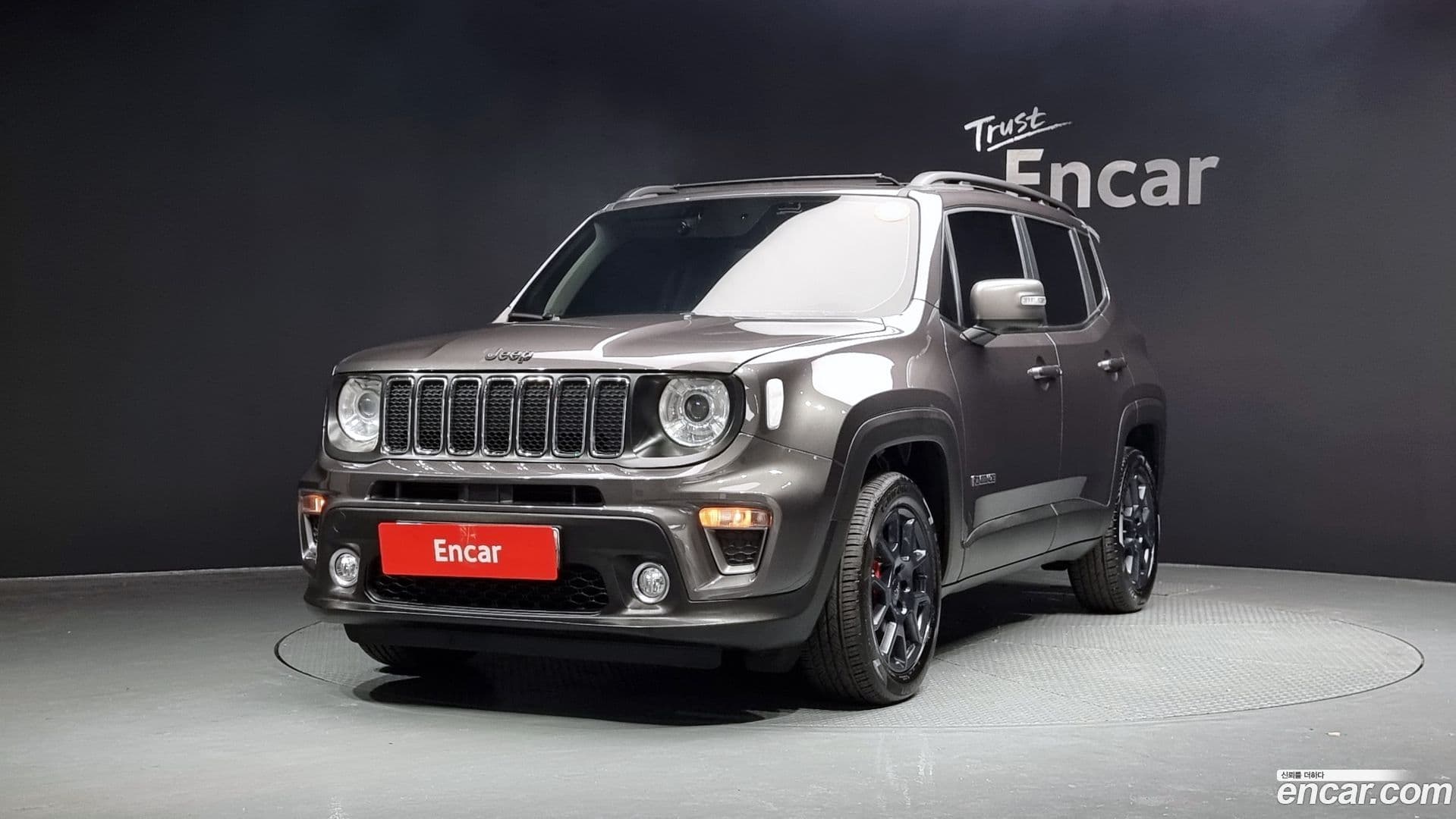 Main__Slider__Photo:Renegade Jeep 2019.9-0
