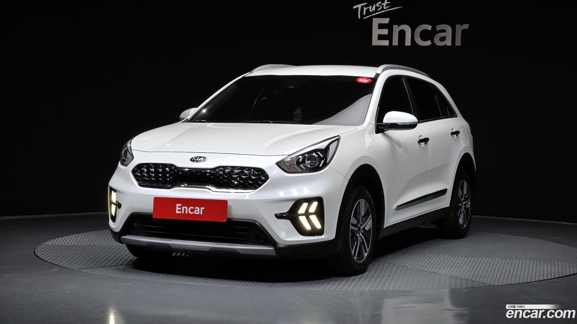 Main__Slider__Photo:Niro Kia 2020.11-0