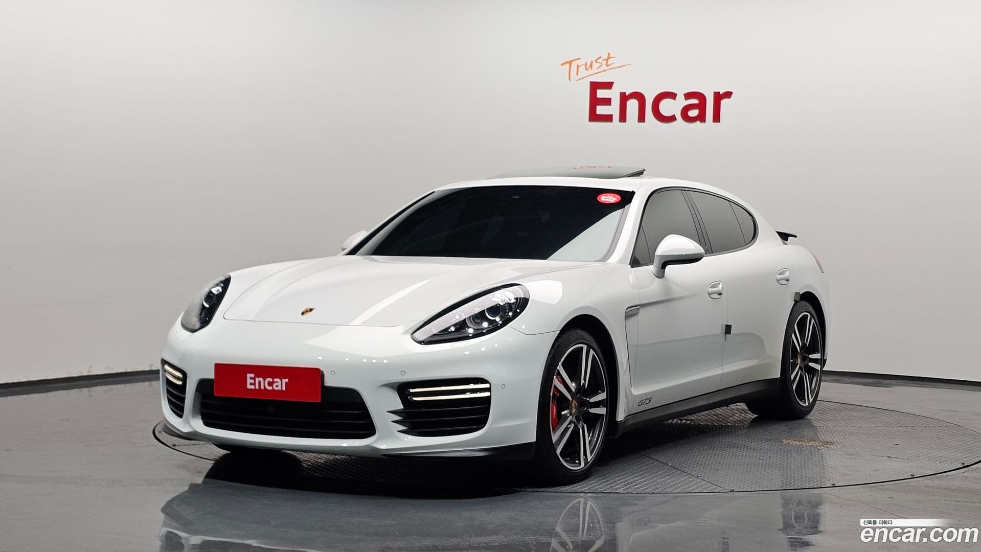 Main__Slider__Photo:Panamera Porsche 2016.8-0