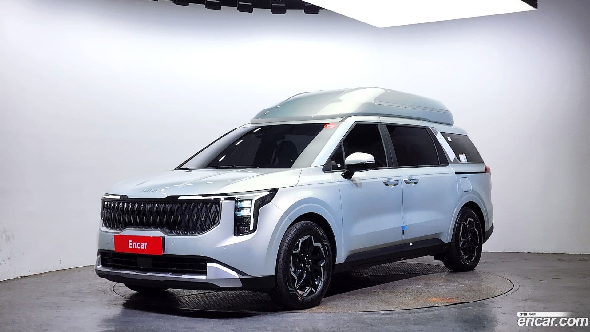 Main__Slider__Photo:Canival Kia 2025.1-0