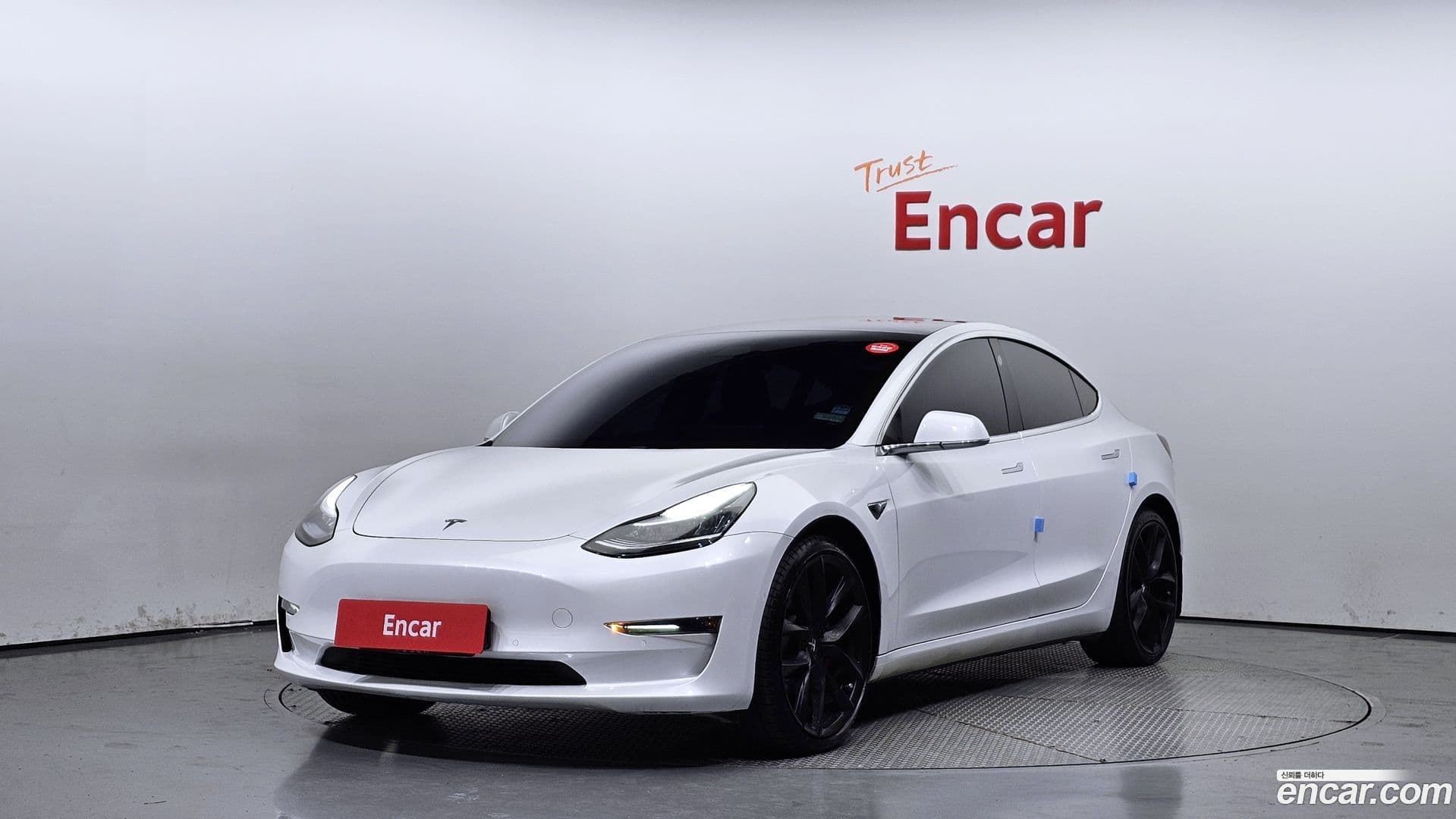 Main__Slider__Photo:Model 3 Tesla 2020.5-0