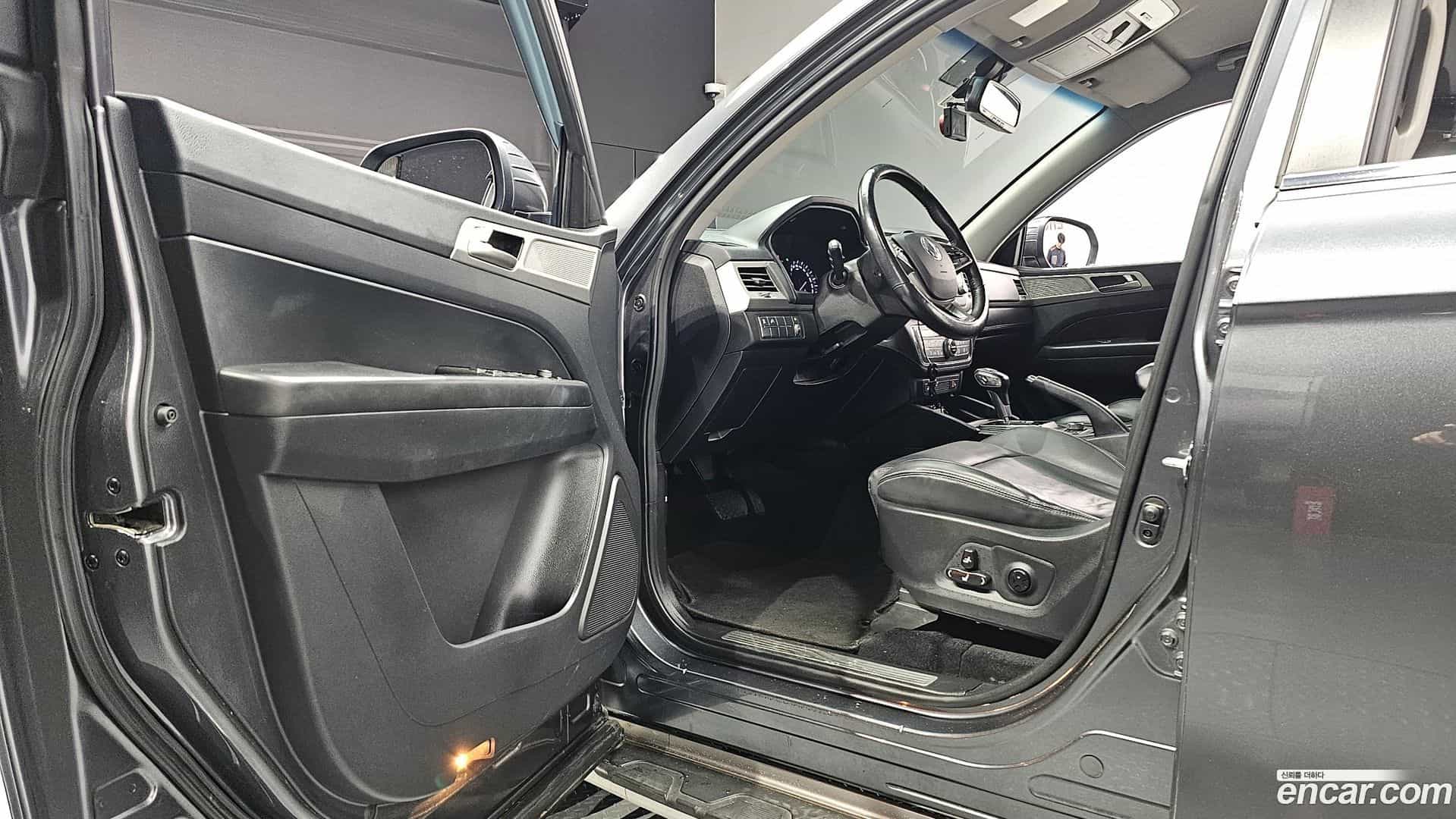 Rexton KG Mobility 2019.5-INNER-010