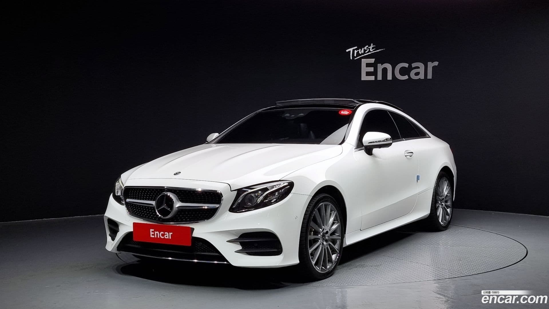 Main__Slider__Photo:E-Class Mercedes-Benz 2017.8-0