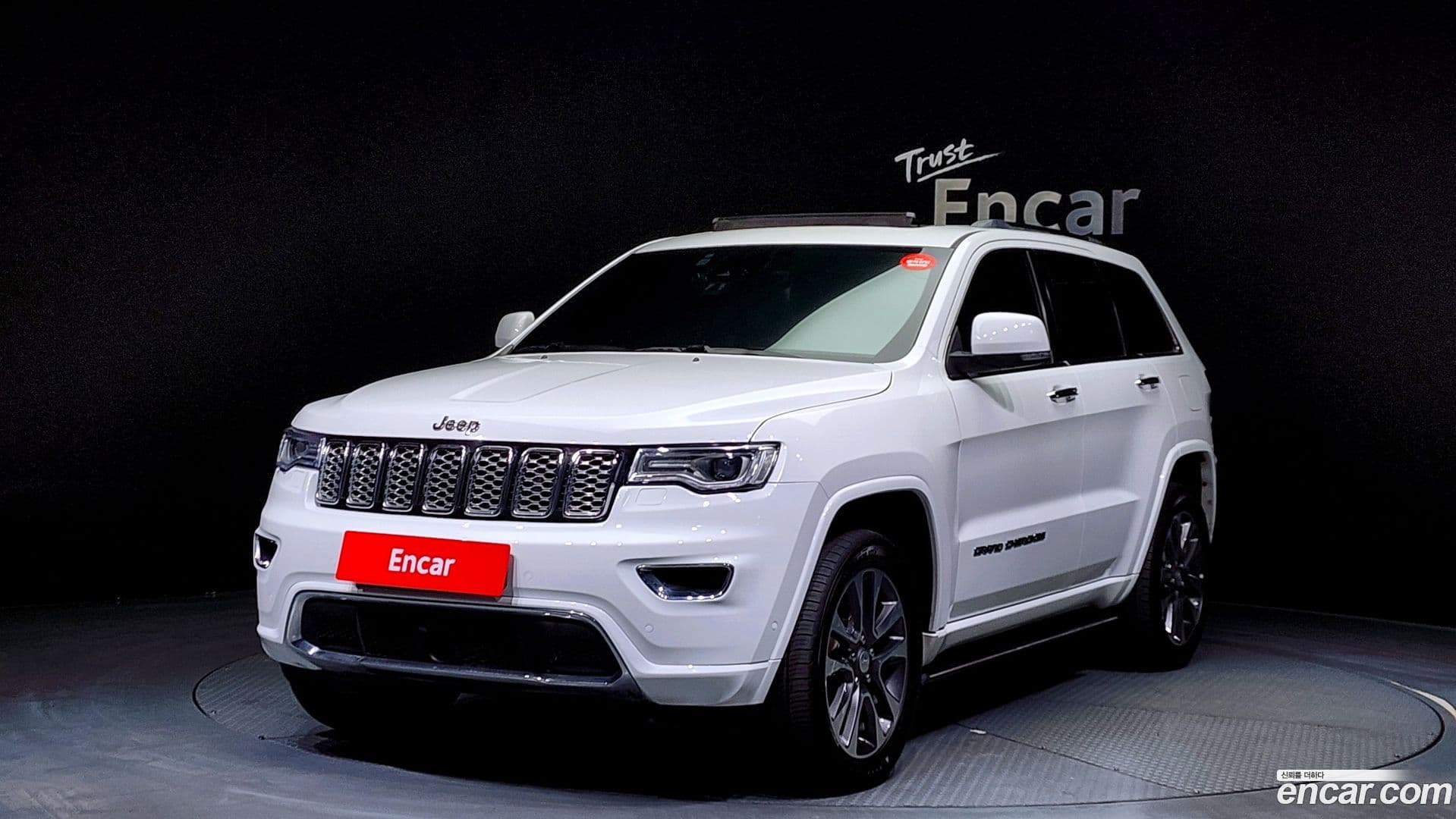 Main__Slider__Photo:Cherokee Jeep 2018.0-0