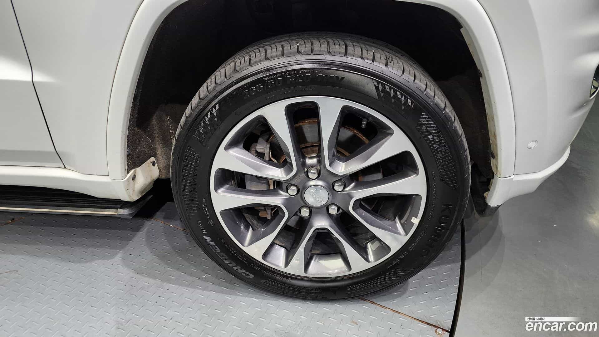 Cherokee Jeep 2018.0-OUTER-005