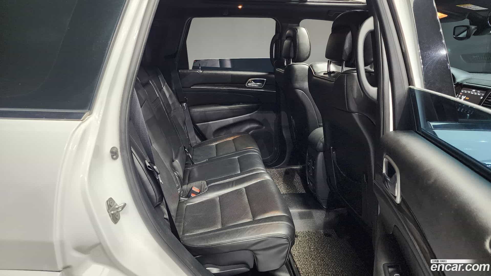 Cherokee Jeep 2018.0-OPTION-016