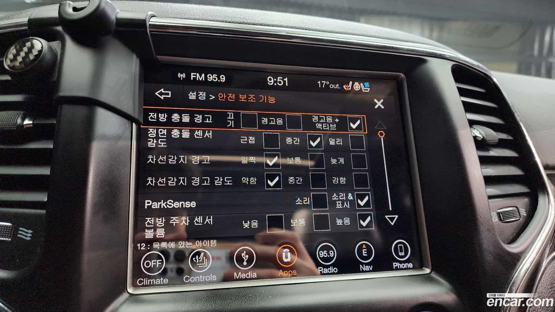 Cherokee Jeep 2018.0-OPTION-020