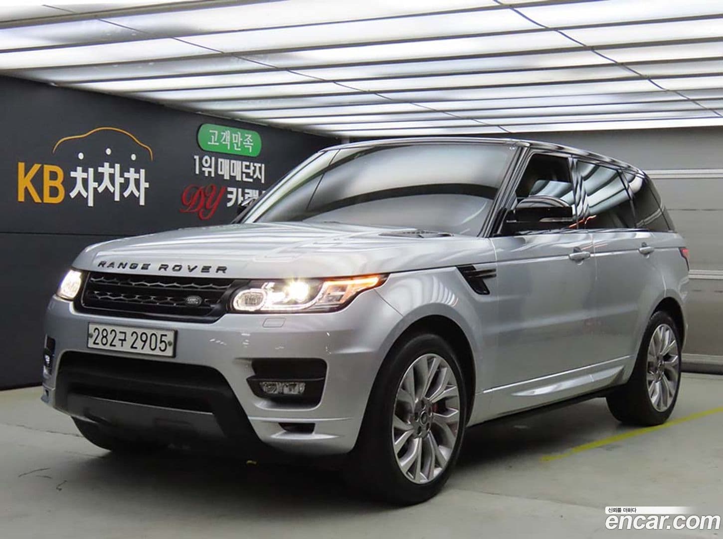 Main__Slider__Photo:Range Rover Sport Land Rover 2016.11-0
