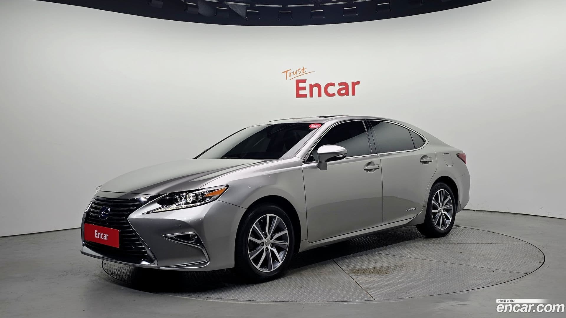 Main__Slider__Photo:ES Lexus 2018.1-0