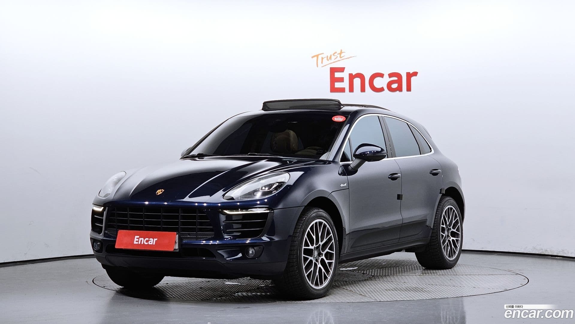 Main__Slider__Photo:Macan Porsche 2016.10-0