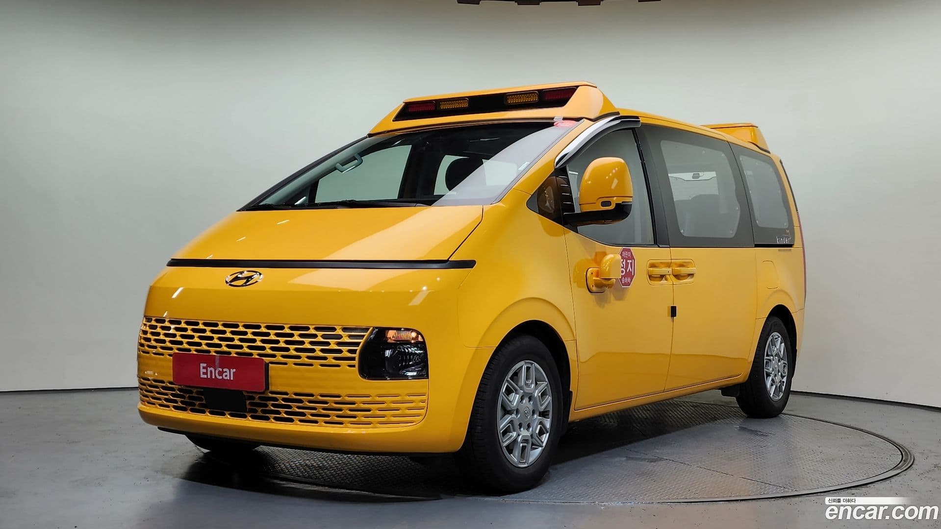Main__Slider__Photo:Staria Hyundai 2022.1-0